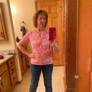 10/10$ bundle any 10 (4-5$) items for 10$. Jones New York Pink & white Blouse